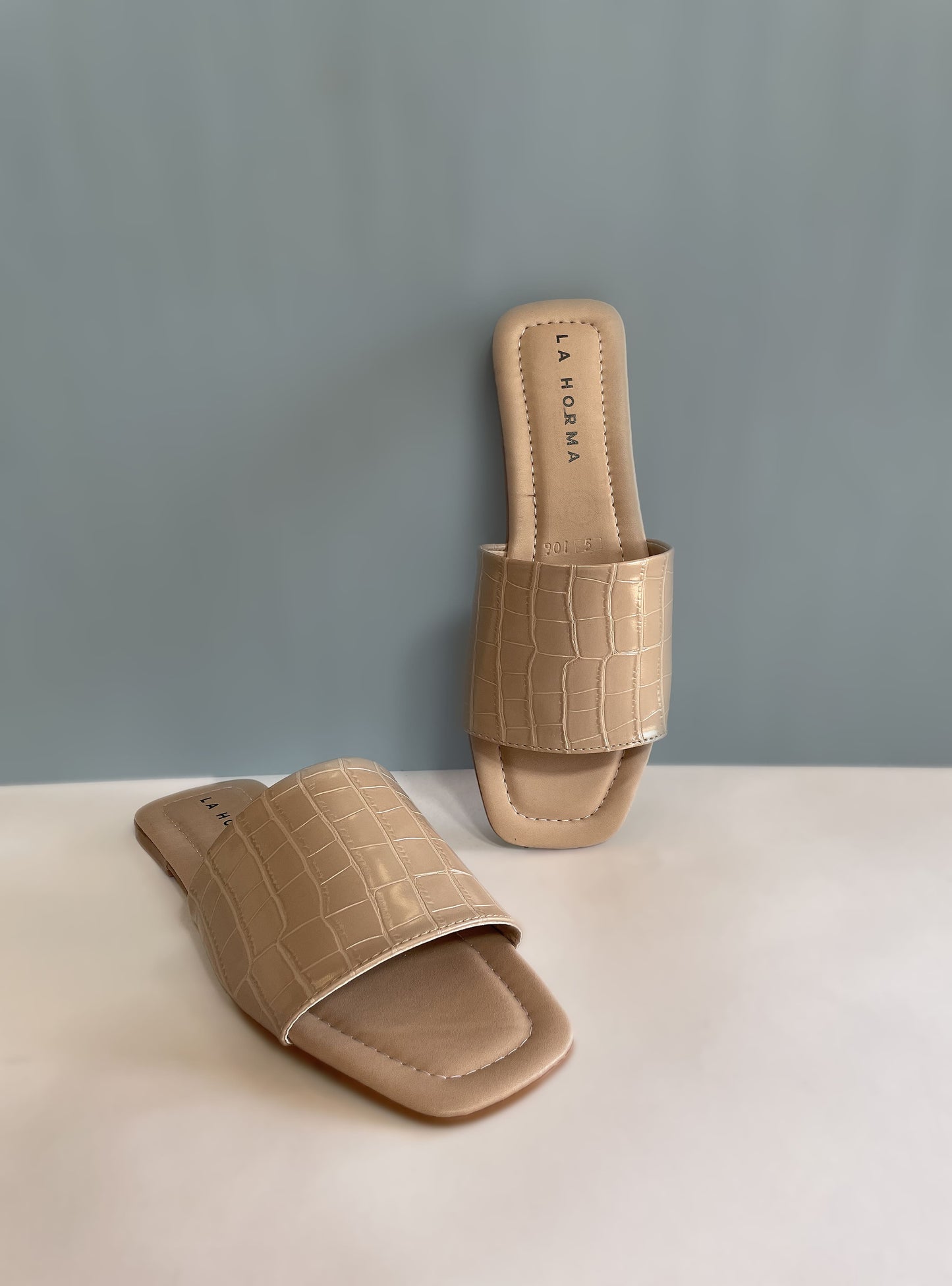 SARA BEIGE